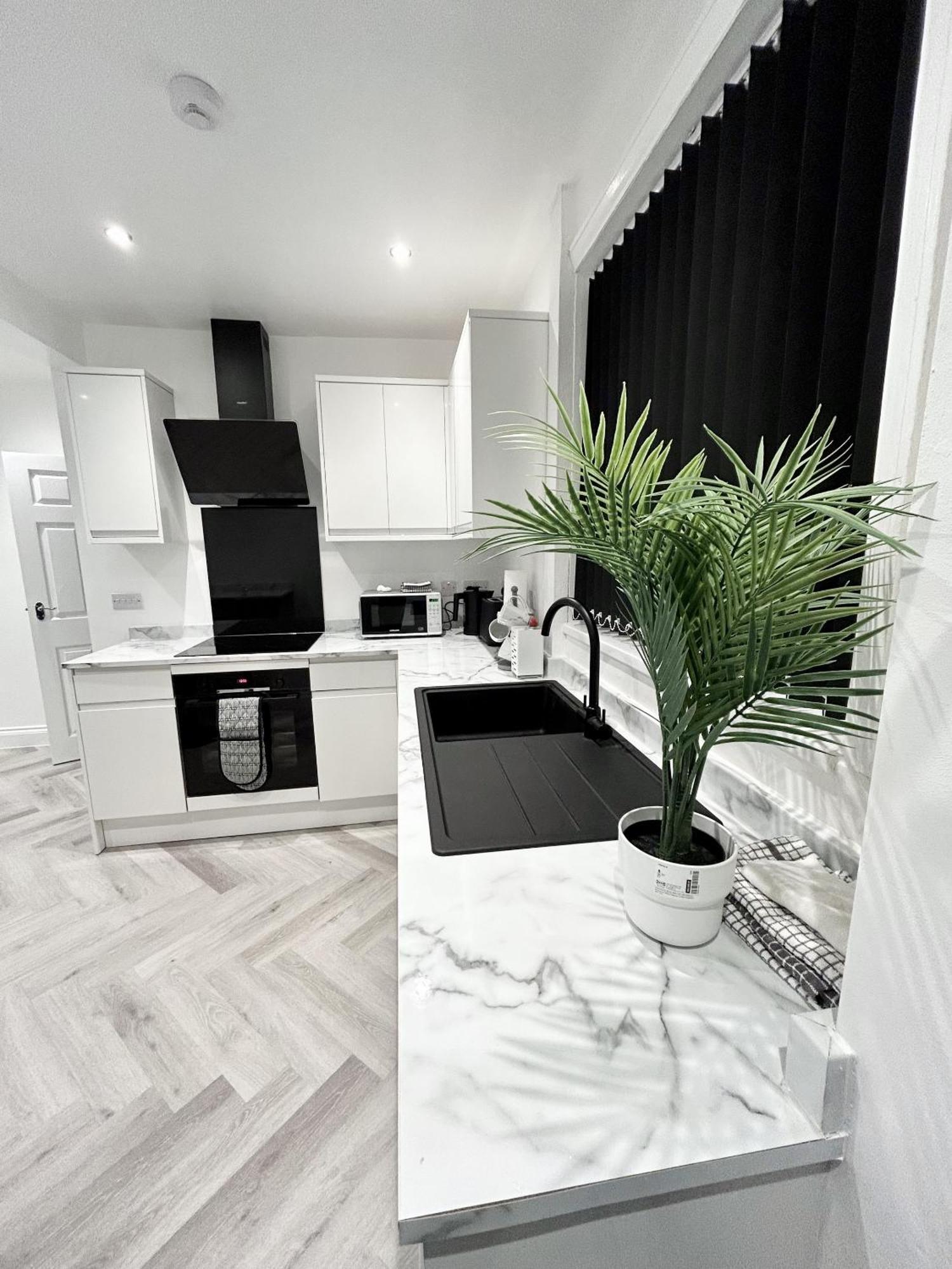 Lymer House - Stylish 3 Bedroom House In Wolverhampton Ngoại thất bức ảnh
